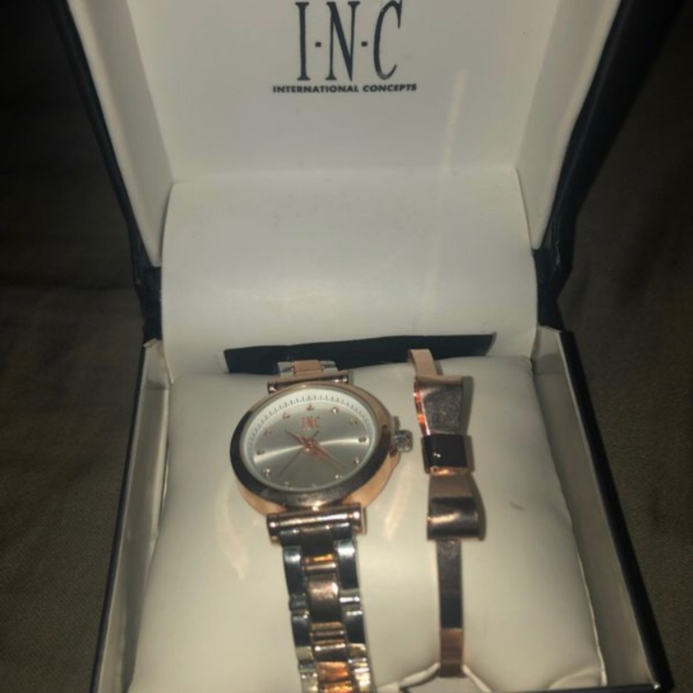 Women’s Watch & Bracelet